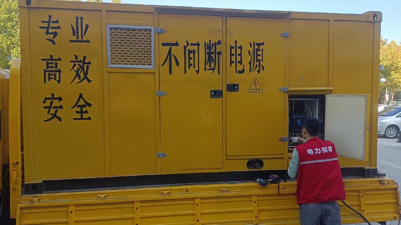 任县柴油发电机组和UPS电源配合使用时，如何避免切换过程中的电力中断？